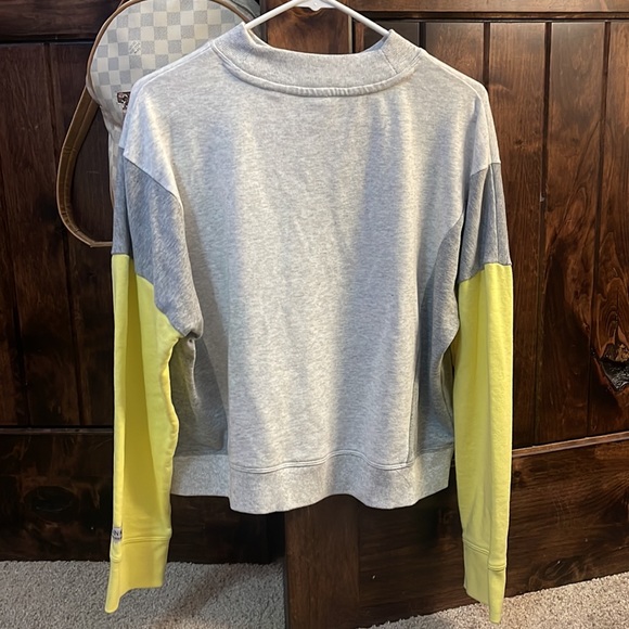 Calvin Klein Crewneck - Picture 2 of 4